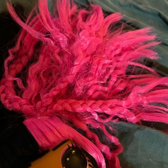 Lol (2)OMG 9” Doll with Pink locker - Picture 4 of 9